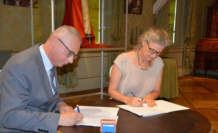 Przekazanie Tory do Muzeum Pałacu Saskiego w Kutnie