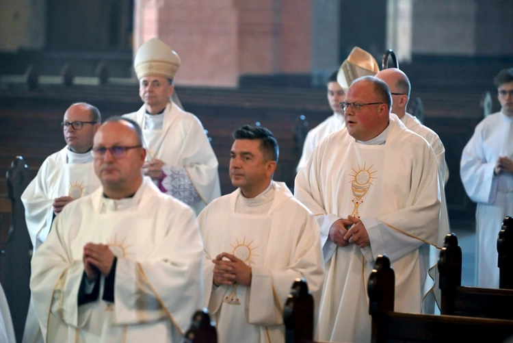 Jubileusz 25-lecia święceń prezbiteratu w świdnickiej katedrze