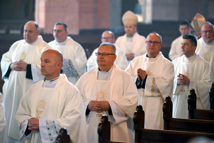 Jubileusz 25-lecia święceń prezbiteratu w świdnickiej katedrze