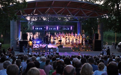 Koncert ewangelizacyjny w Oleśnicy w Boże Ciało - czas uwielbienia