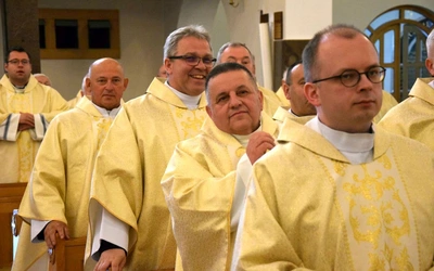 Stanęli z wdzięcznością za dar kapłaństwa