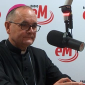 Abp Andrzej Przybylski: "Największą karierą mężczyzny jest troska o dom i małżeństwo". 