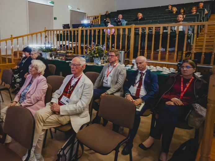 Konferencja naukowa w Klimontowie