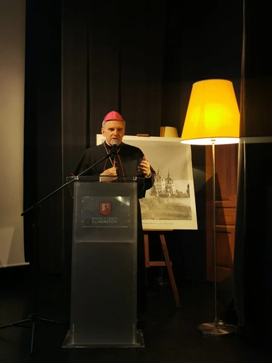Konferencja naukowa w Klimontowie