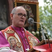 Abp Andrzej Przybylski w Piekarach Śląskich: Nie budujmy wież bez świątyń. Przyszłość Śląska musi opierać się na wierze, rodzinie i solidarności