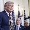 Biali chrześcijanie ewangelikalni trzymają się Trumpa