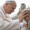 Papież zachęca Polaków do udziału w Gorzkich żalach 