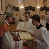 Płock. Z Pismem Świętym w dłoni