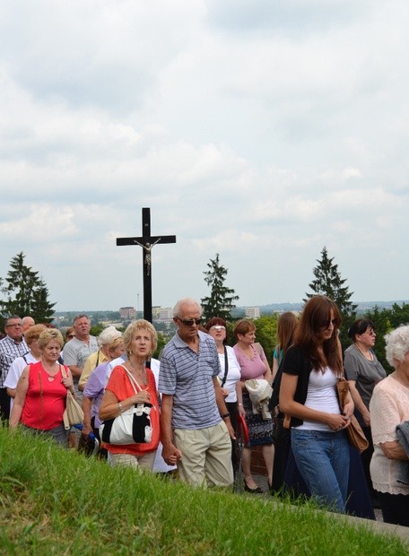 Pielgrzymi na Wałach Jasnogórskich