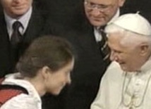 "Kto pomaga, dostrzega, że właśnie w ten sposób i jemu jest udzielana pomoc"