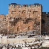 Przez tę bramę, dziś zamurowaną,  Jezus wszedł do Jerozolimy.