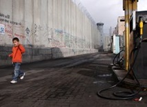 Fot. Romek Koszowski, Mur odzielajacy Betlejem od Jerozolimy