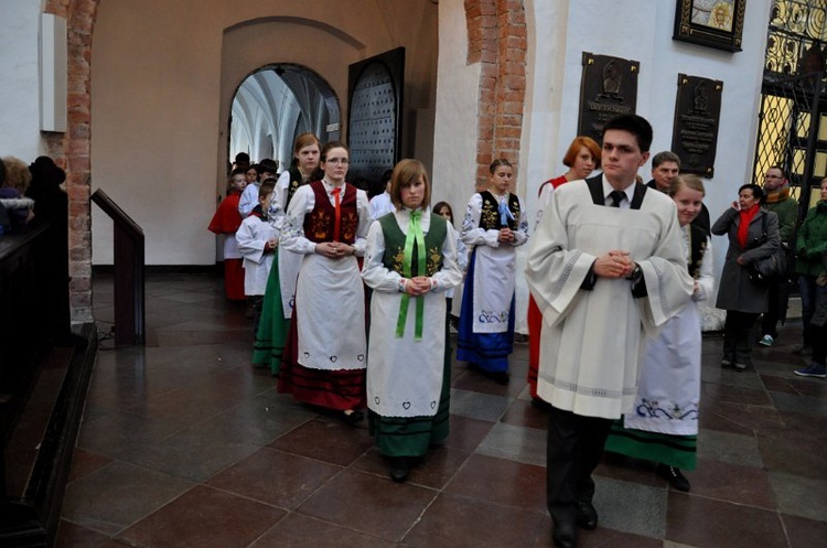 Liturgia wielkopiątkowa z adoracją krzyża 