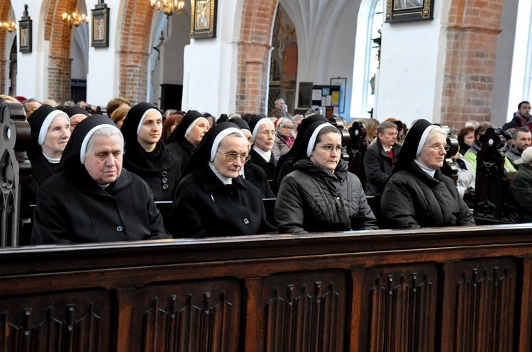 Liturgia wielkopiątkowa z adoracją krzyża 