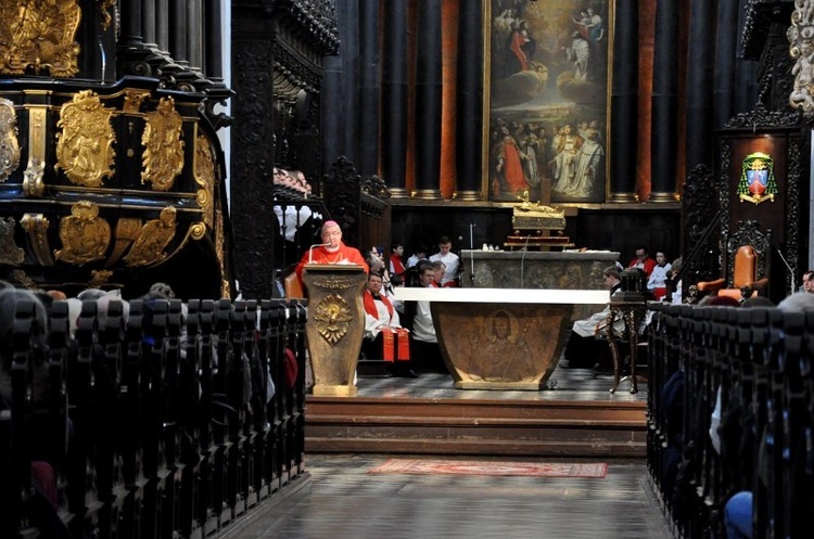 Liturgia wielkopiątkowa z adoracją krzyża 