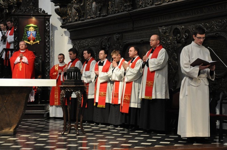 Liturgia wielkopiątkowa z adoracją krzyża 