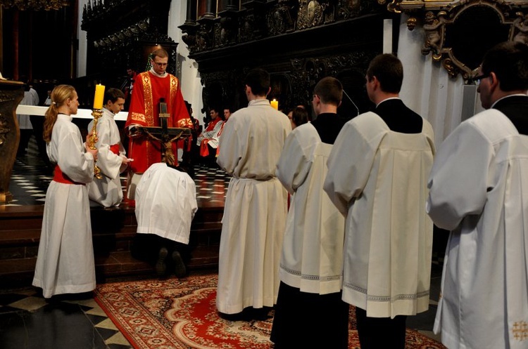 Liturgia wielkopiątkowa z adoracją krzyża 