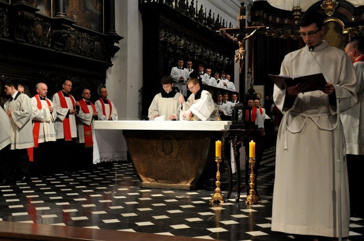 Liturgia wielkopiątkowa z adoracją krzyża 