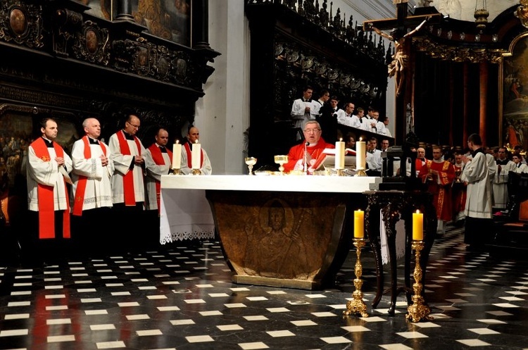 Liturgia wielkopiątkowa z adoracją krzyża 